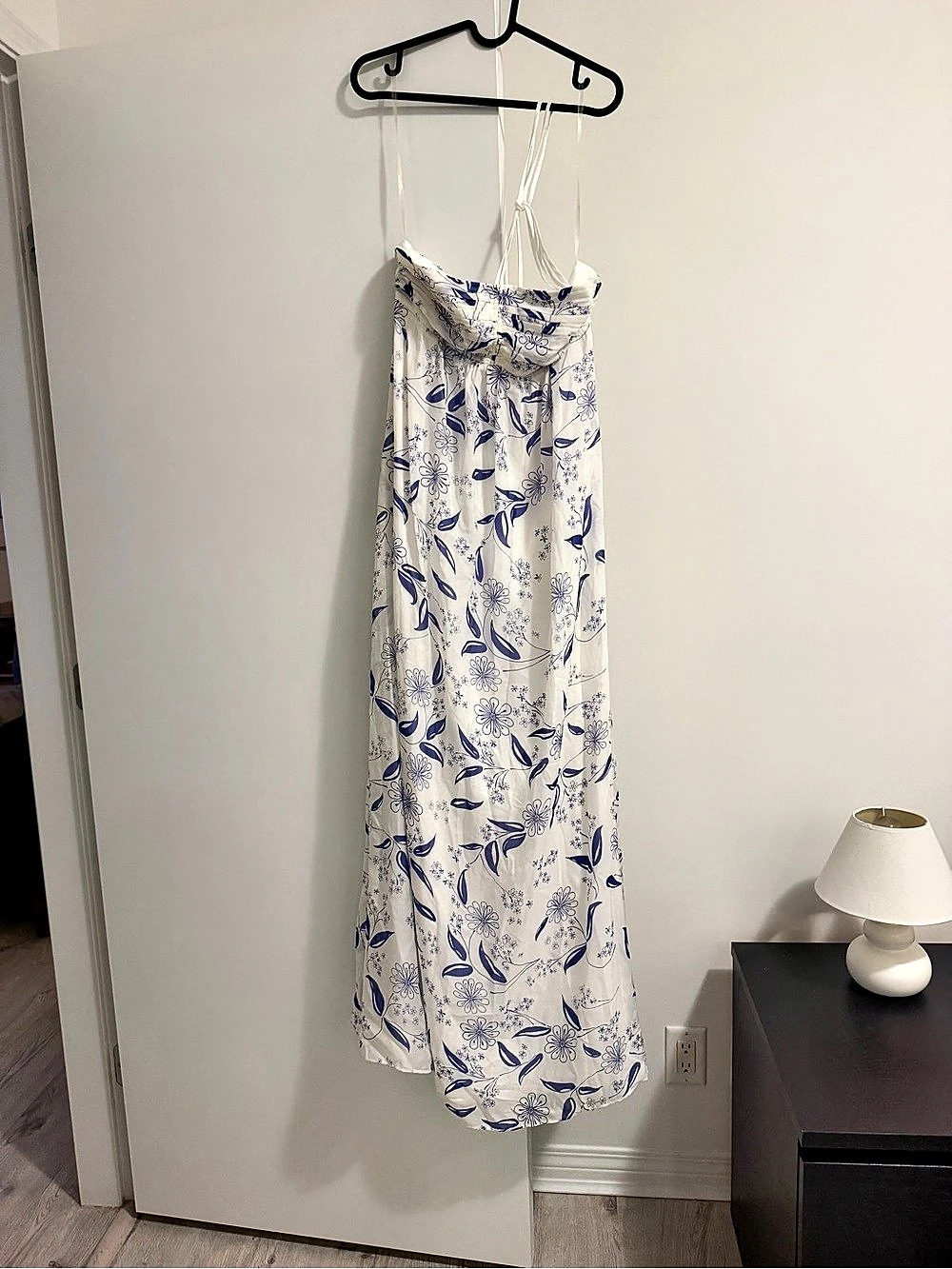alice + olivia Genevieve Floral Silk Maxi Dress in White & Blue Like New